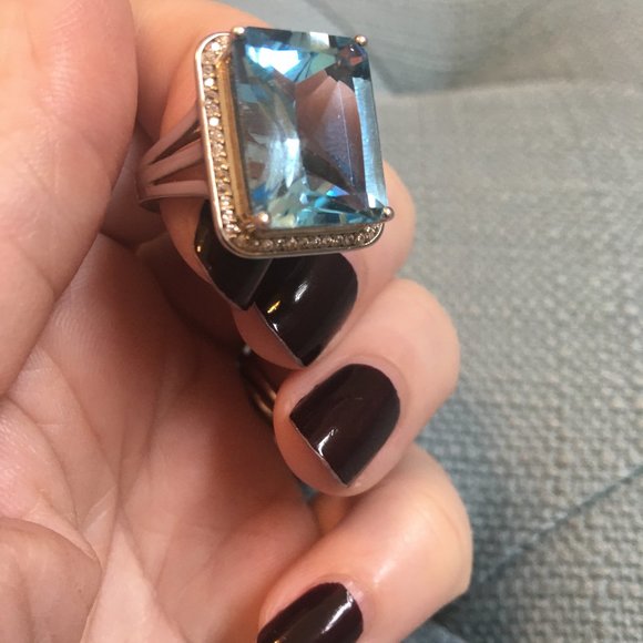 Large Genuine Sky Blue Topaz Sterling Silver Ring - Picture 4 of 14